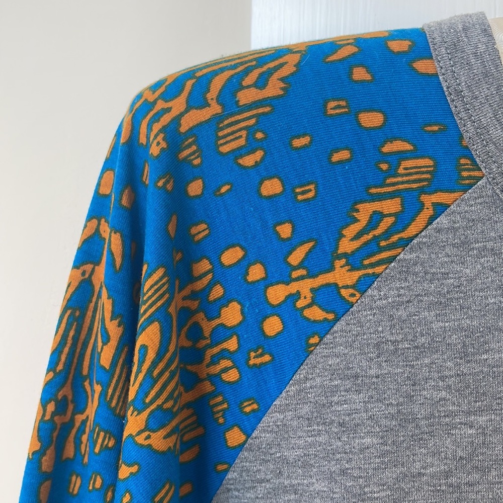 Lula Roe Top with arm pattern - Picture 2 of 3